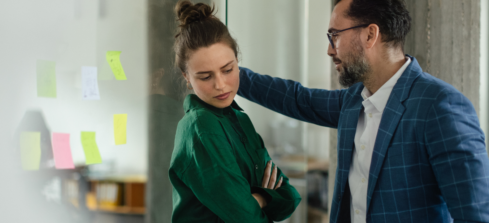 Wenn Kollegen Grenzen überschreiten – Ihre Rechte bei (sexueller) Belästigung am Arbeitsplatz